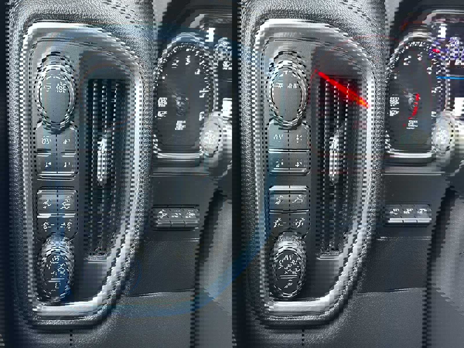 Used 2020 Chevrolet Silverado 1500 High Country w/ Technology Package image 33