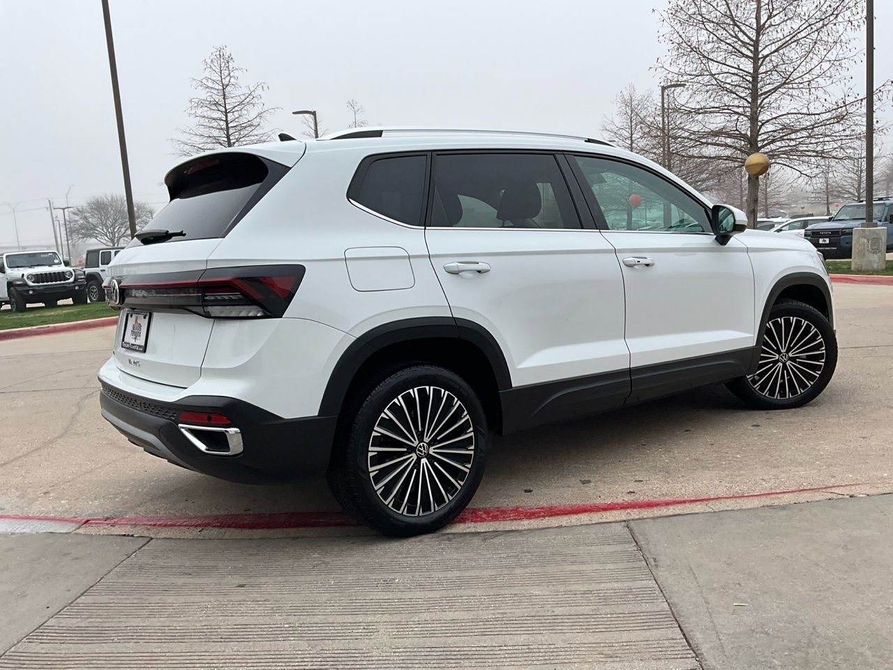 Used 2025 Volkswagen Taos SE image 6