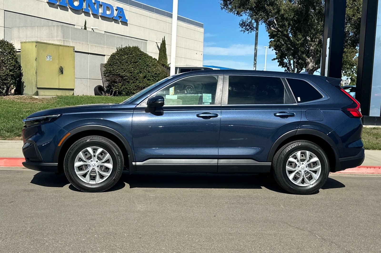 Certified 2025 Honda CR-V LX image 7