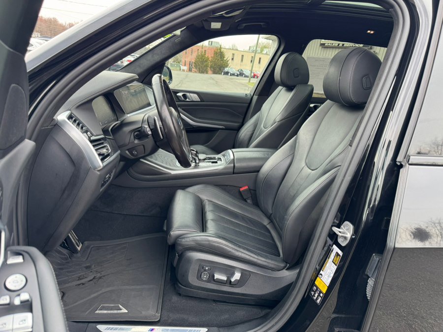 Used 2022 BMW X7 xDrive40i w/ M Sport Package image 16