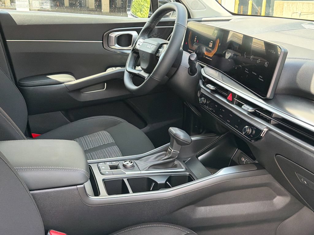 New 2026 Kia Sorento LX FWD image 11