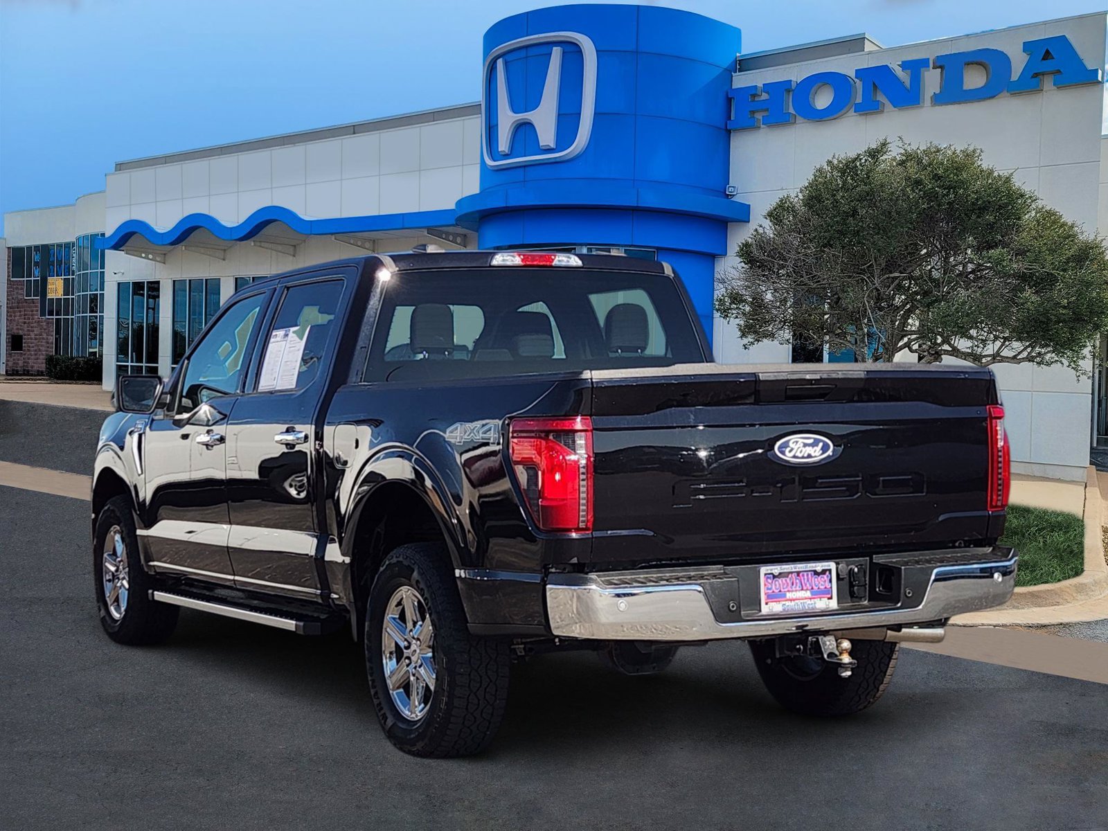 Used 2025 Ford F150 XLT w/ Equipment Group 301A Standard AWD/4WD image 4