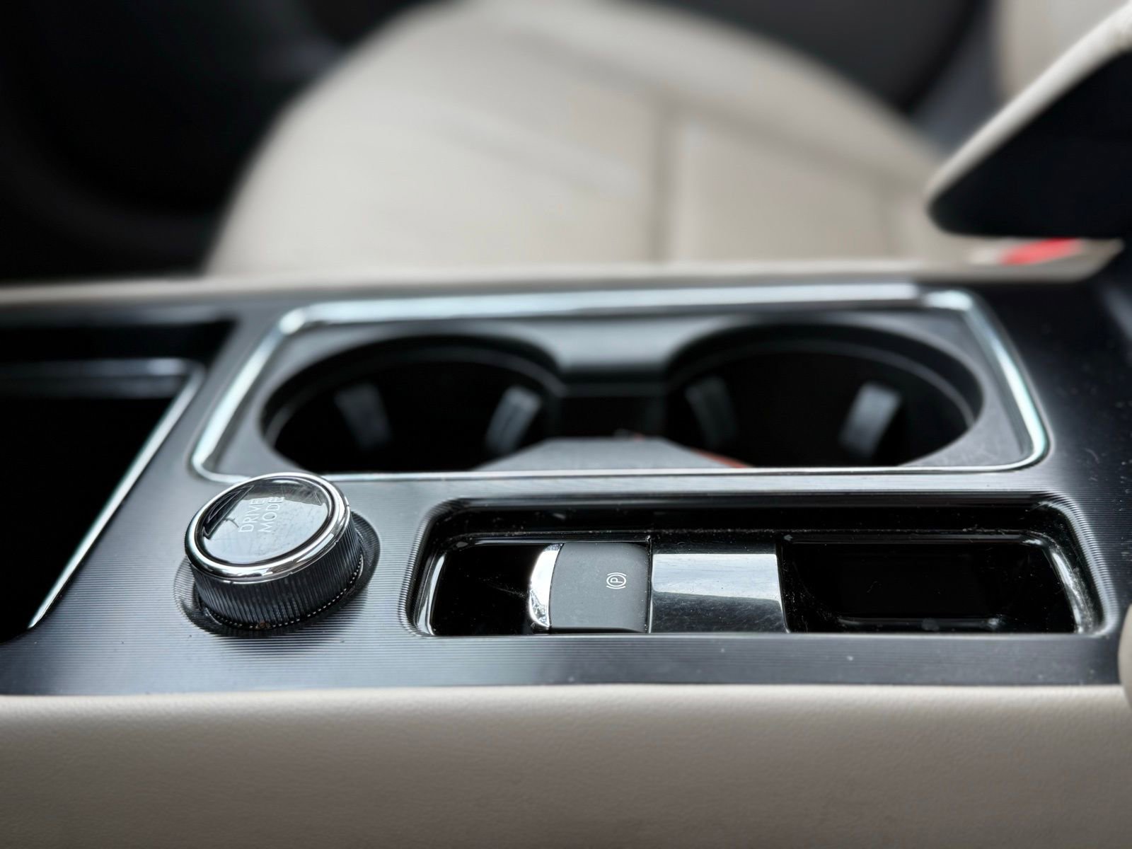 Used 2022 Lincoln Corsair AWD w/ Premium Package image 24