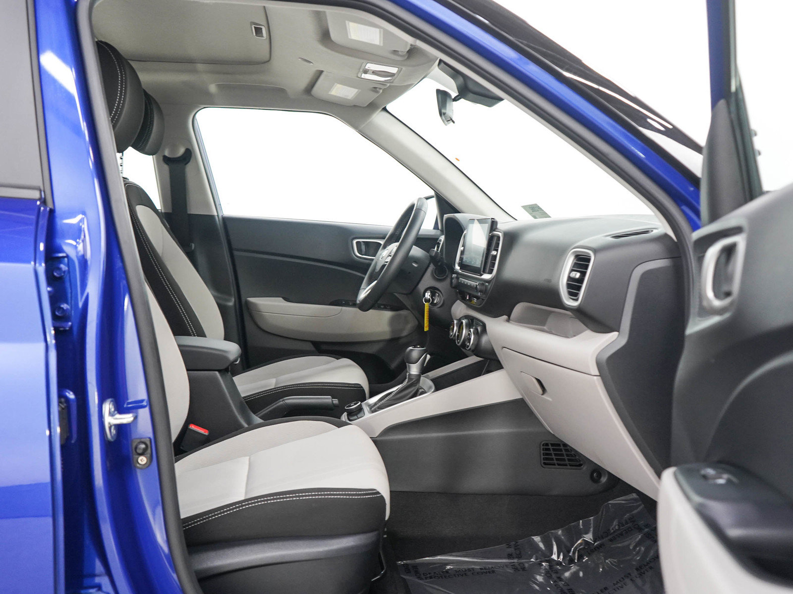 Used 2023 Hyundai Venue SEL FWD image 11
