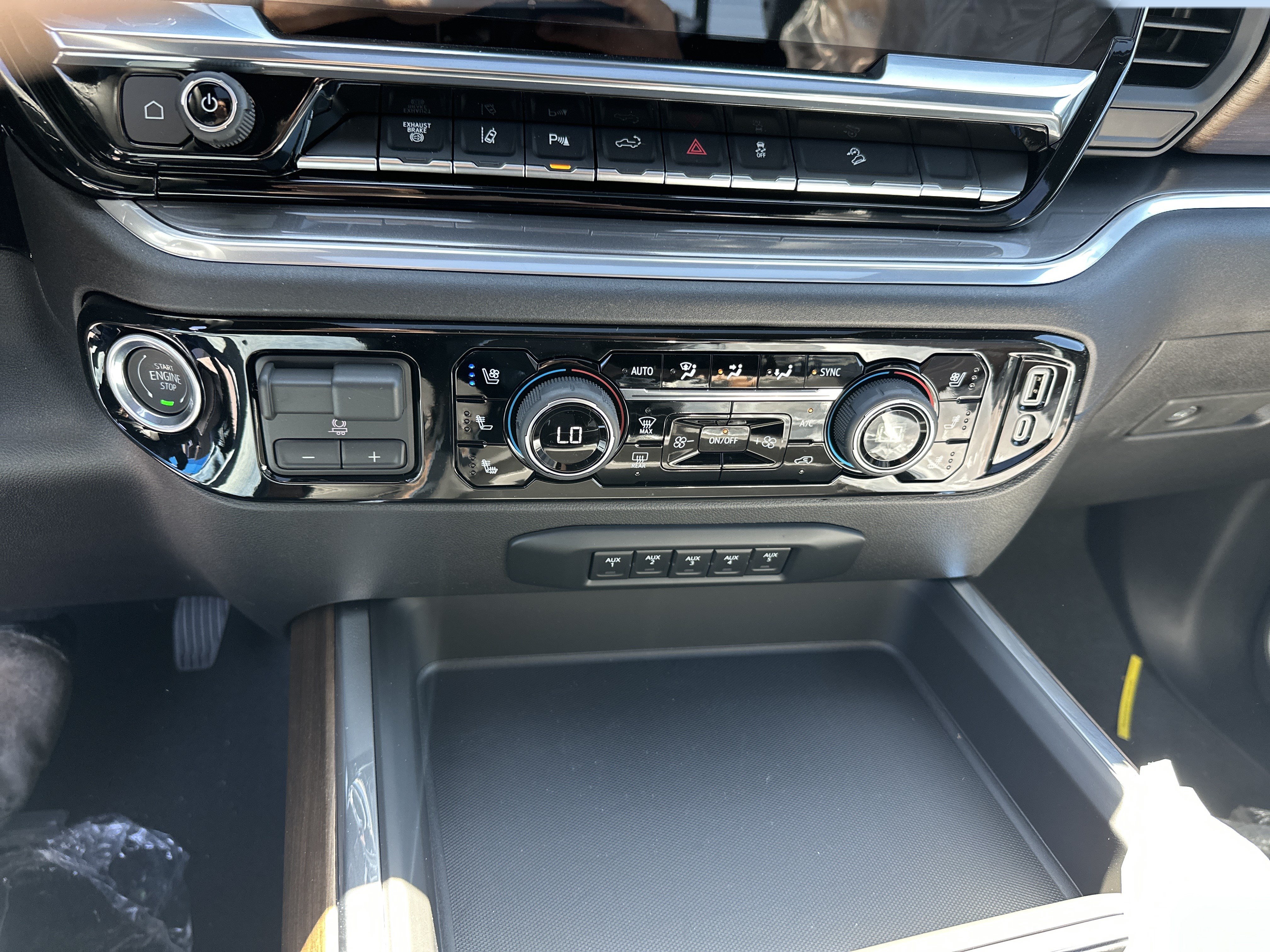 New 2026 Chevrolet Silverado 2500 High Country w/ High Country Premium Package AWD/4WD image 18