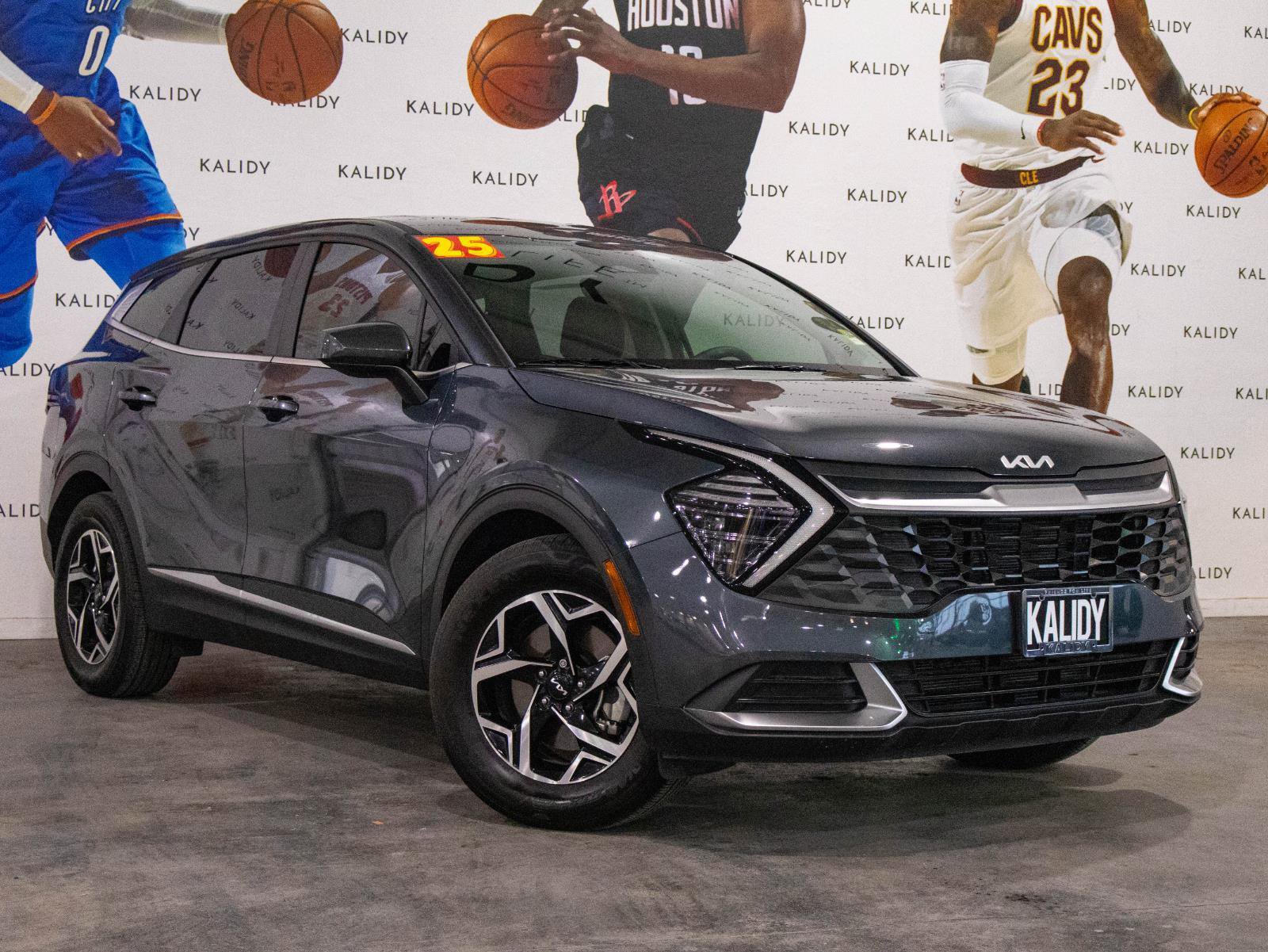 Used 2025 Kia Sportage LX image 2