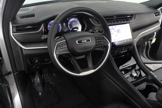 New 2025 Jeep Grand Cherokee L Limited w/ Trailer Tow Package image 8