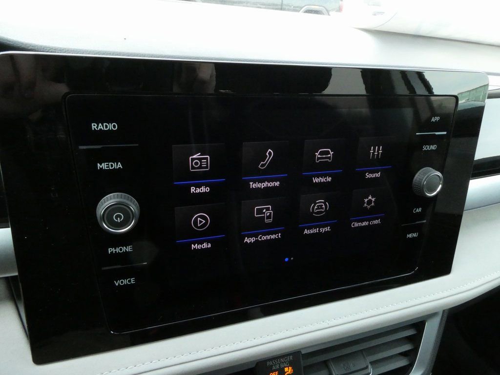 Certified 2025 Volkswagen Taos SE FWD image 6