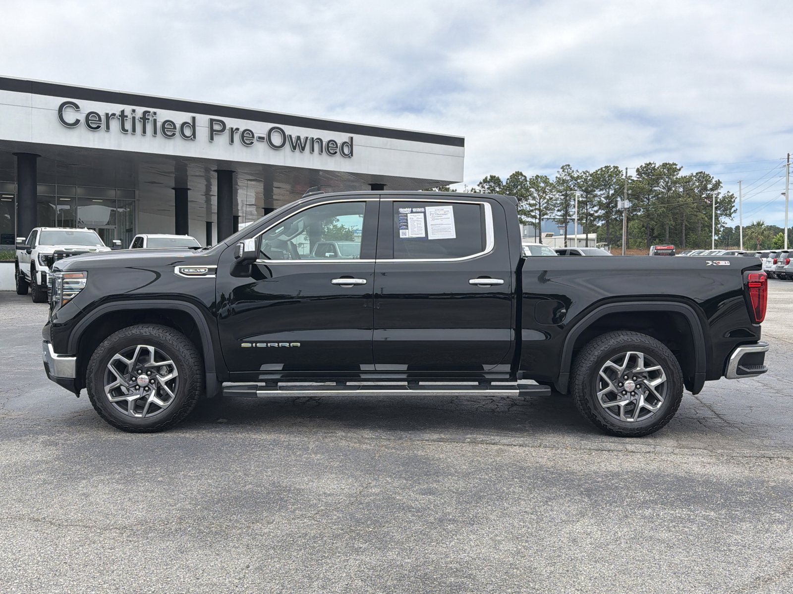Used 2024 GMC Sierra 1500 SLT w/ SLT Premium Plus Package AWD/4WD image 9