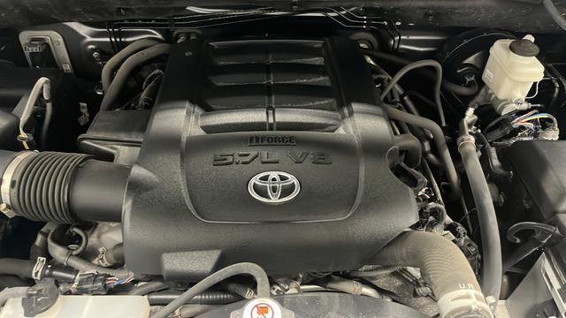 Used 2018 Toyota Tundra Limited w/ Limited Premium Package AWD/4WD image 26