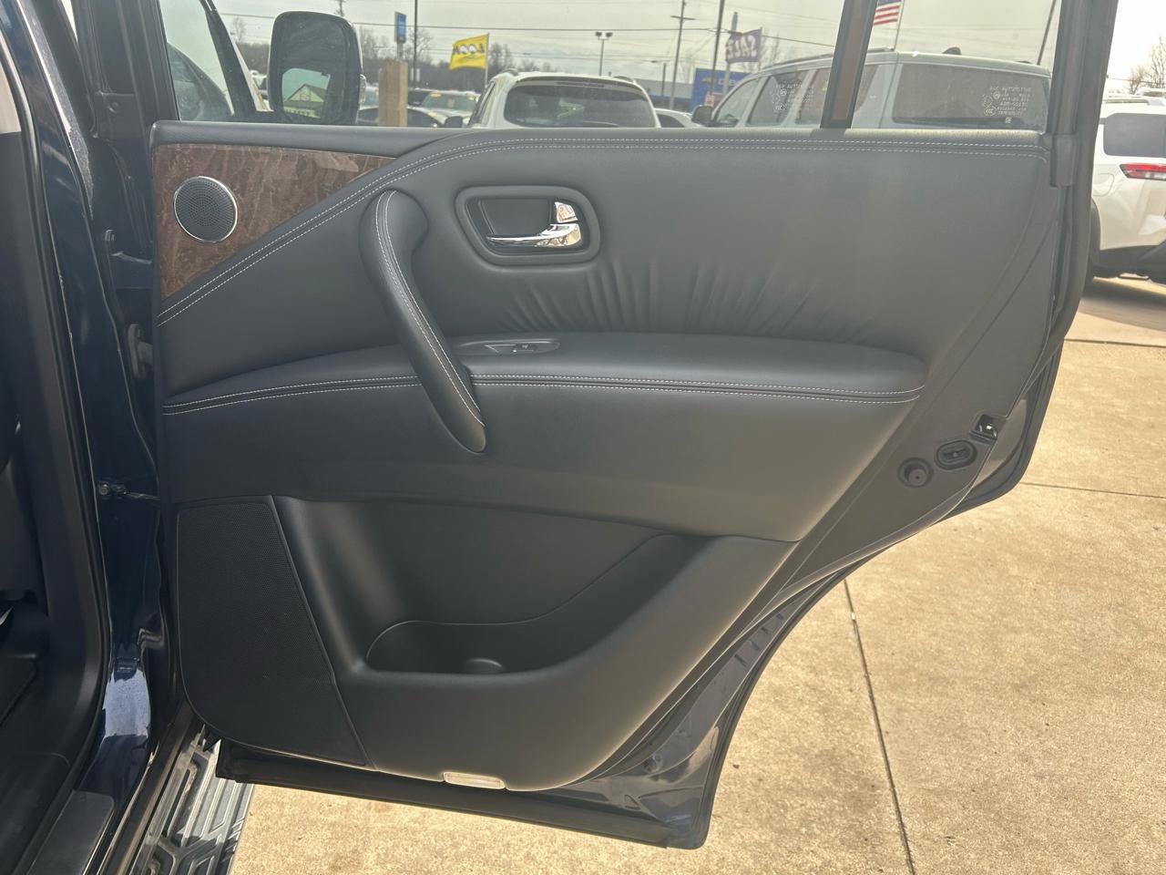 Used 2015 INFINITI QX80 4WD w/ Theater Package image 20