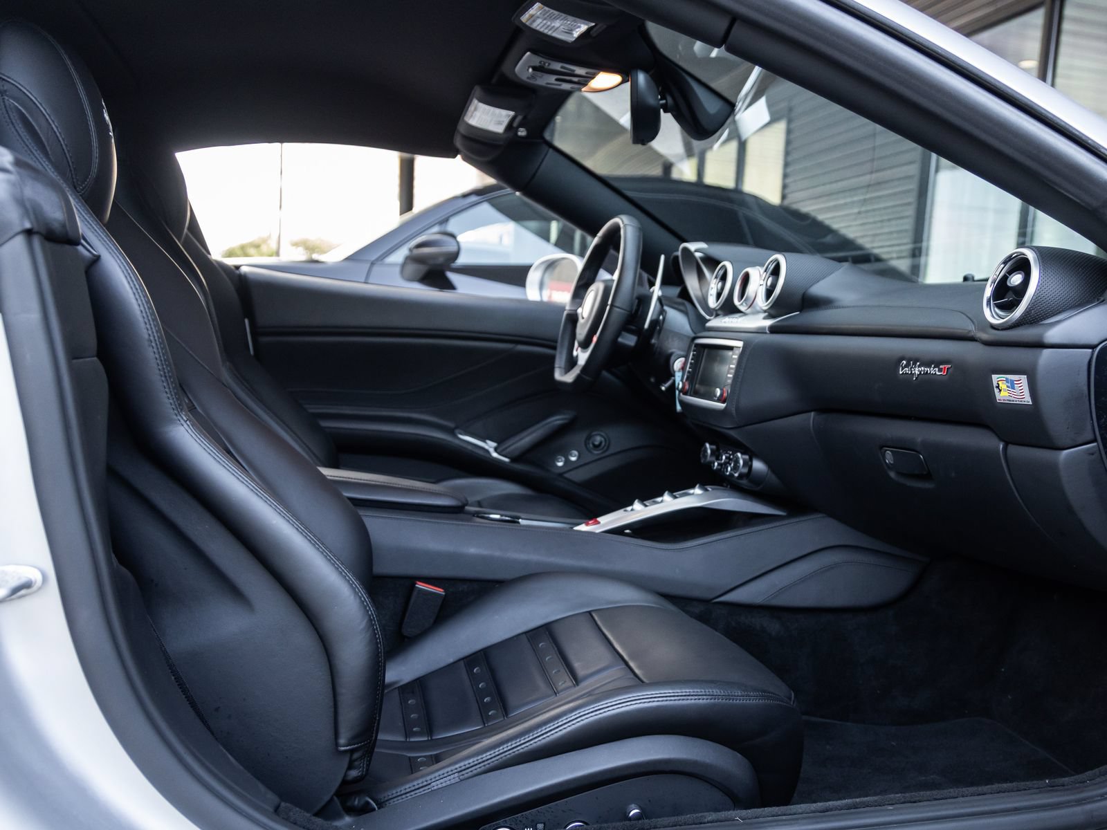 Used 2015 Ferrari California T RWD image 38
