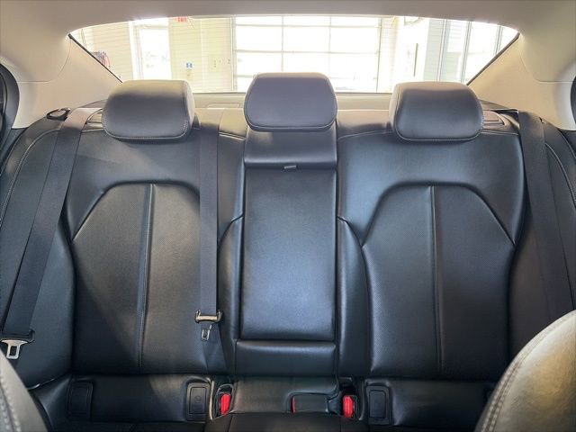 Used 2025 Genesis G70 2.5T image 14