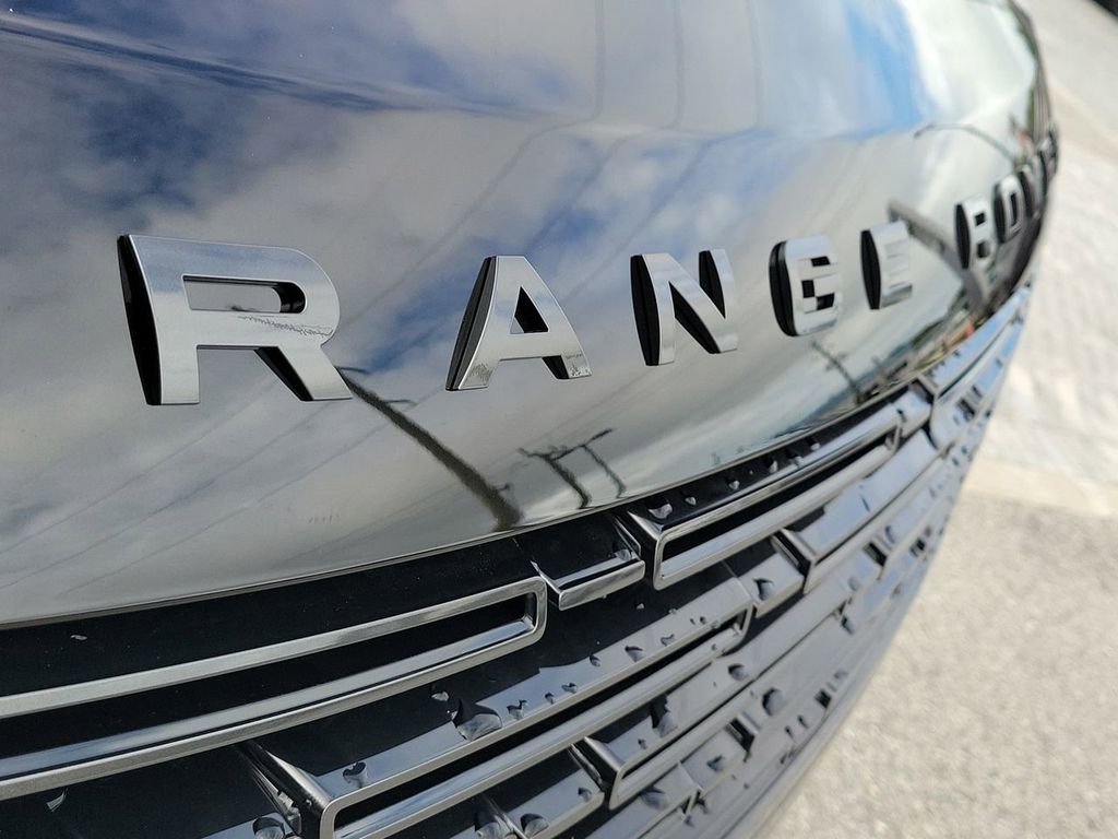 New 2026 Land Rover Range Rover SE image 9