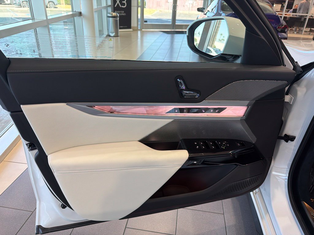New 2026 BMW 750e xDrive w/ Executive Package AWD/4WD image 9