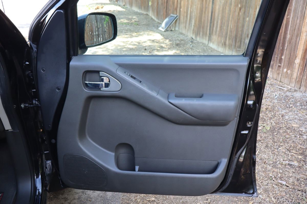 Used 2012 Nissan Frontier PRO-4X AWD/4WD image 26
