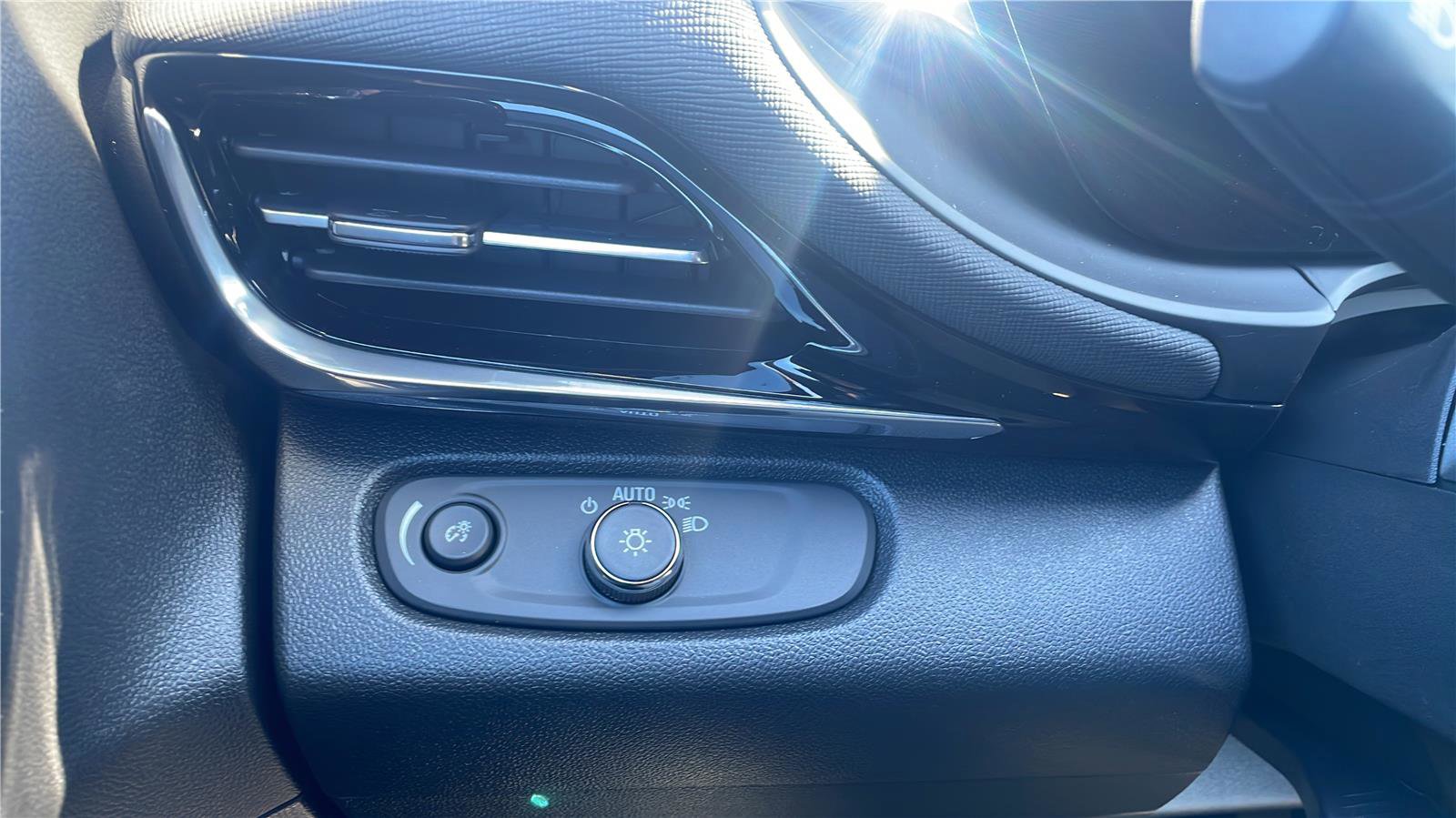 New 2026 Buick Envista Avenir image 13