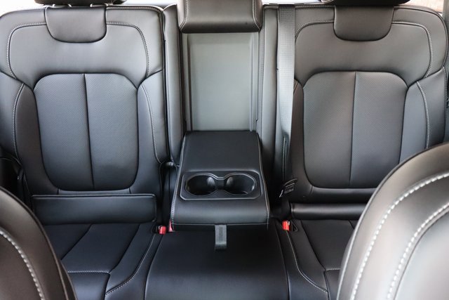 New 2025 Jeep Grand Cherokee Limited w/ Luxury Tech Group II image 39