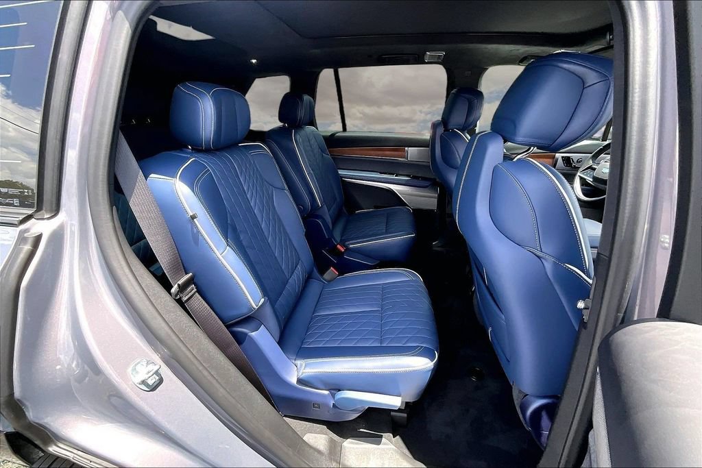 Certified 2026 Cadillac Vistiq Premium Luxury AWD/4WD image 25
