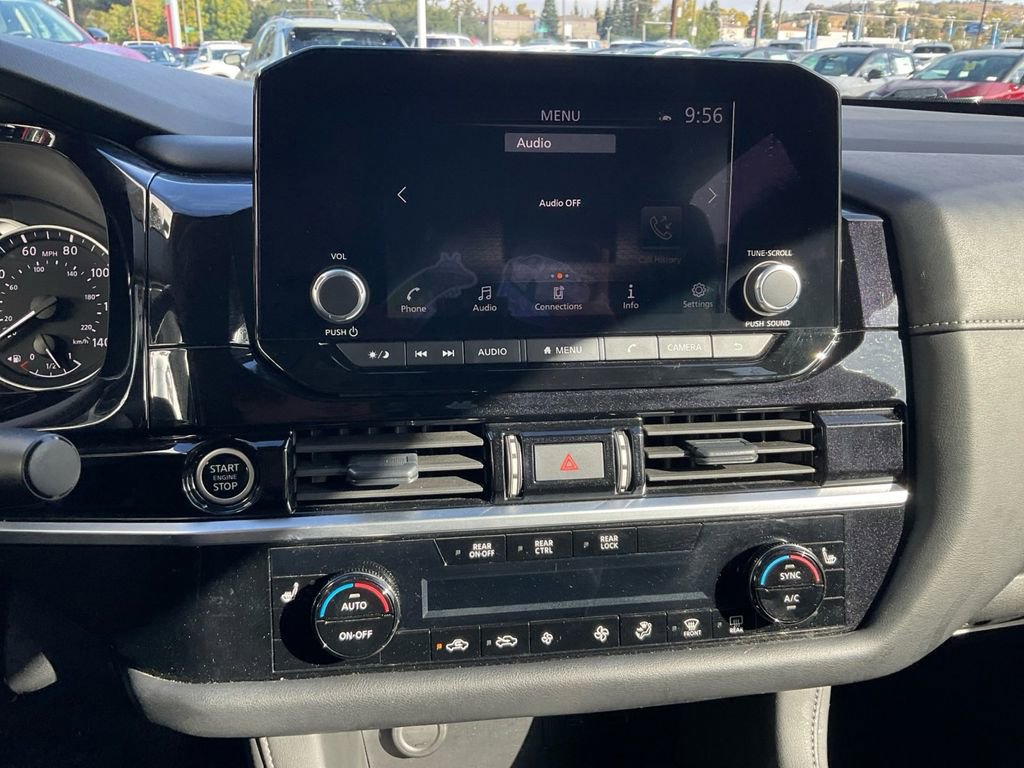 Used 2024 Nissan Pathfinder SV image 19