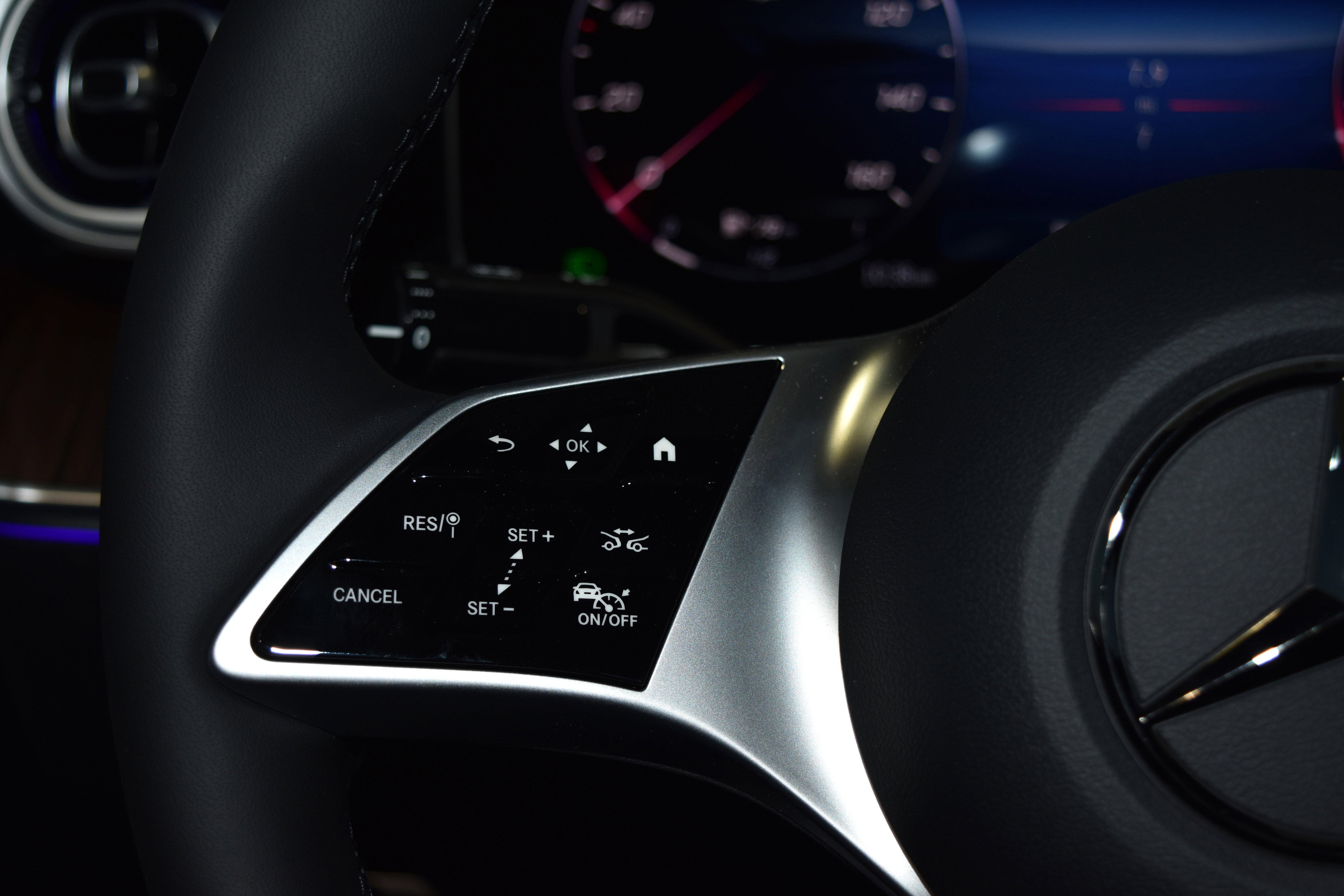 New 2025 Mercedes-Benz C 300 4MATIC Sedan image 8