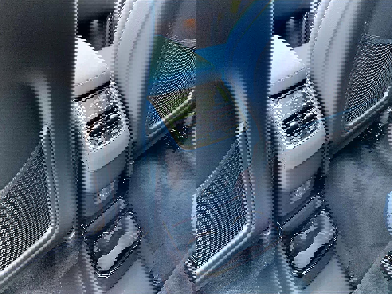 Used 2026 Volvo XC90 B6 Plus w/ Protection Package image 38