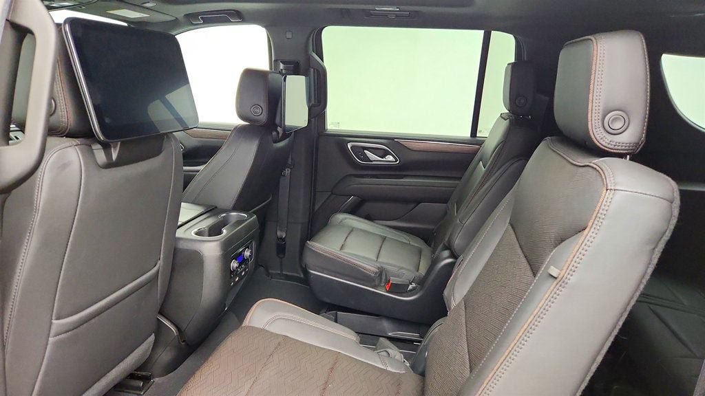 Used 2023 Chevrolet Suburban High Country w/ Advanced Technology Package AWD/4WD image 20