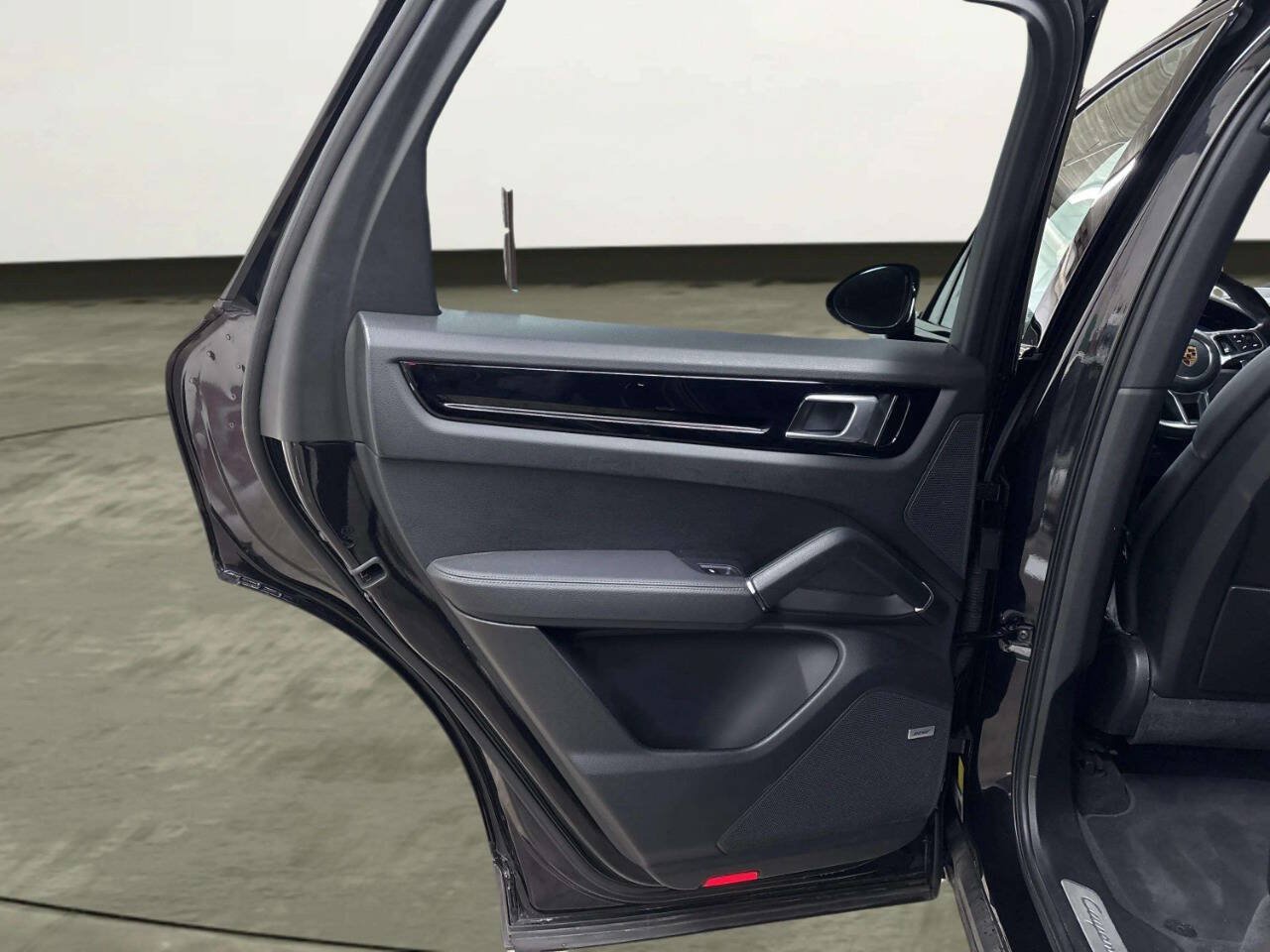 Used 2019 Porsche Cayenne S AWD/4WD image 17