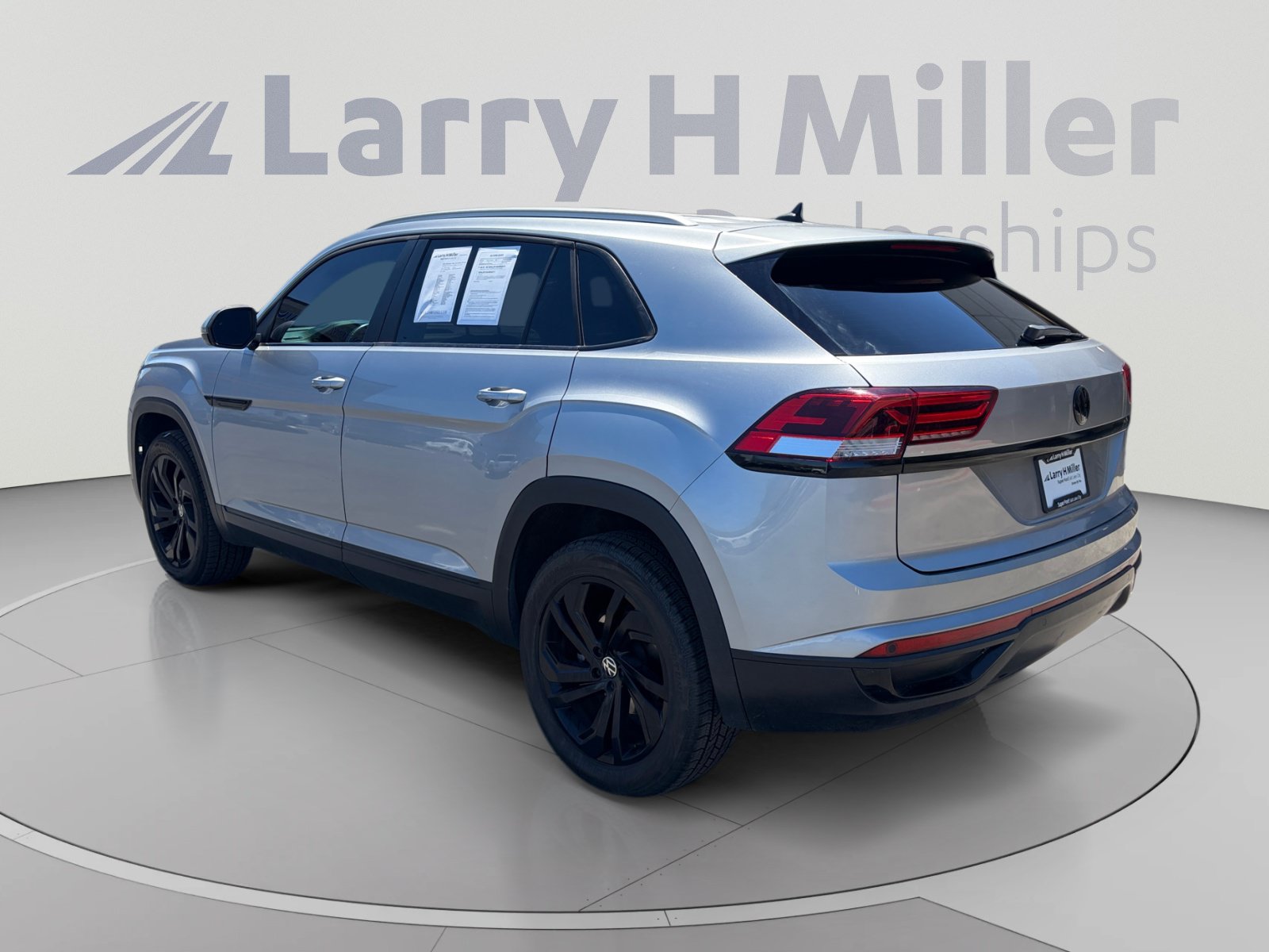 Used 2020 Volkswagen Atlas Cross Sport SE AWD/4WD image 3