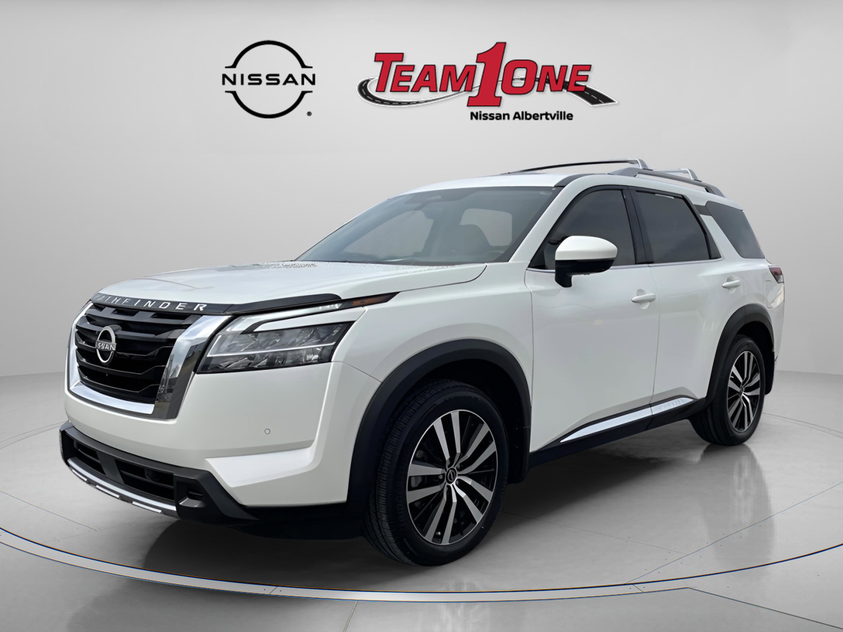 Used 2024 Nissan Pathfinder Platinum w/ Cargo Package image 4