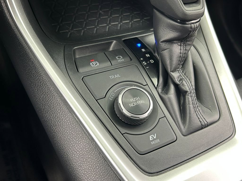 Used 2025 Toyota RAV4 XLE image 25