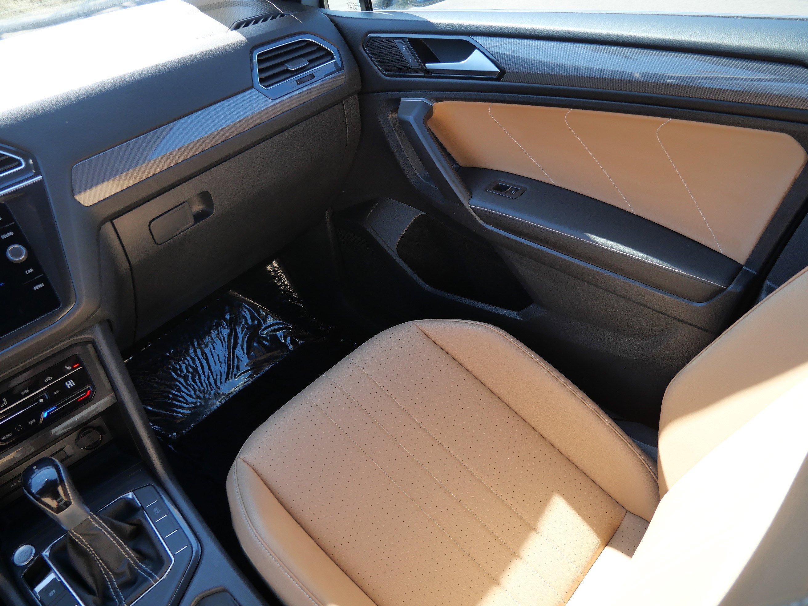 Certified 2022 Volkswagen Tiguan SE image 11