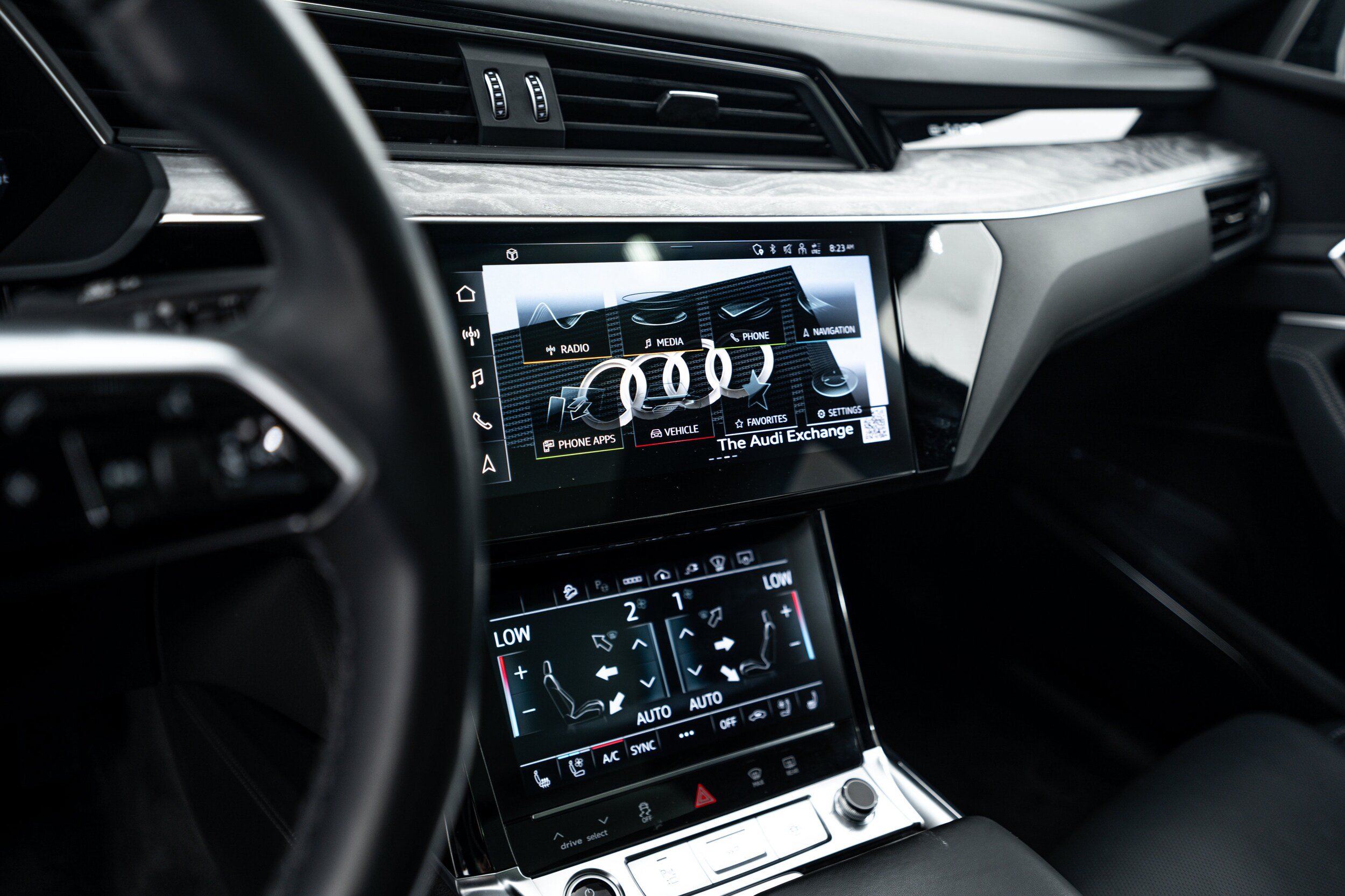 Certified 2024 Audi Q8 e-tron Prestige w/ Prestige Package AWD/4WD image 11