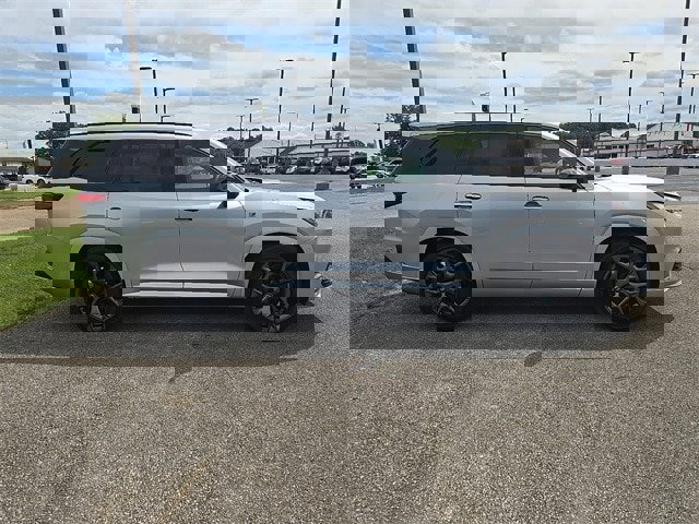 New 2025 Lexus TX 500h AWD image 2