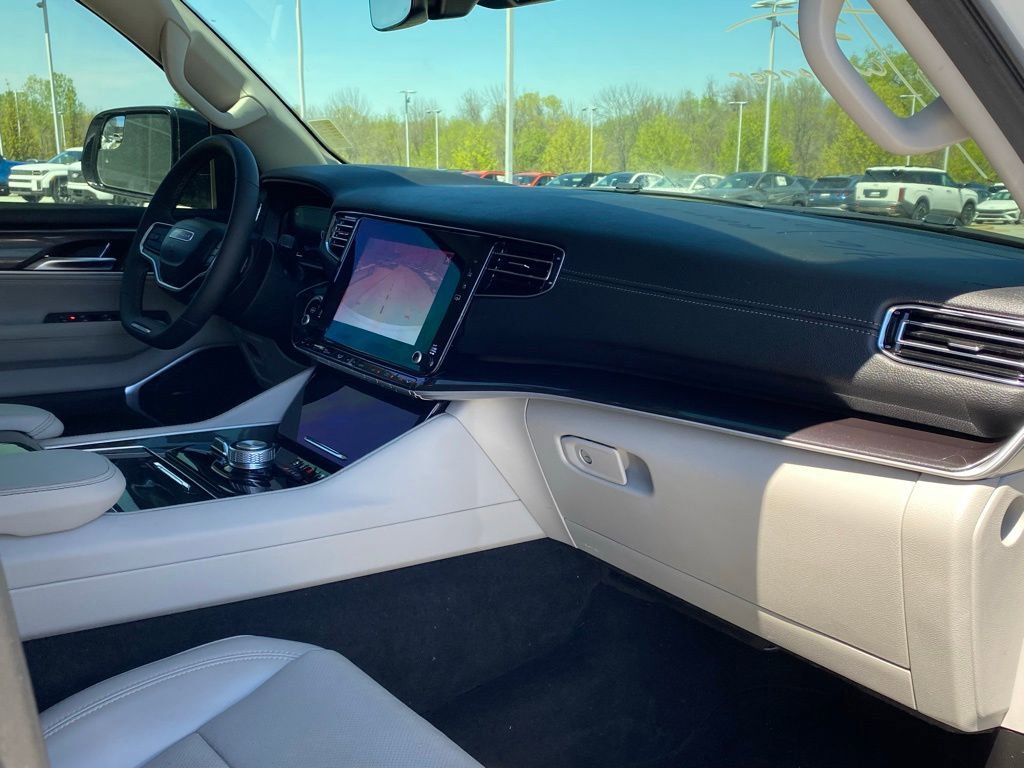 Used 2024 Jeep Wagoneer 4WD w/ Premium Group I image 32