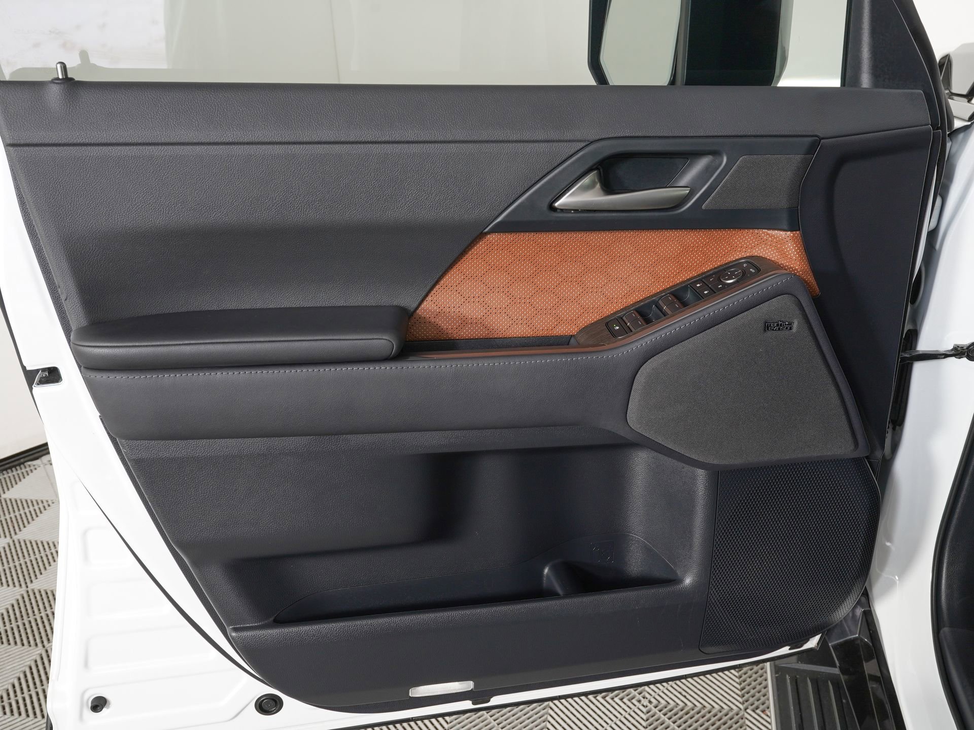 Used 2024 Lexus GX 550 w/ Cold Area Package image 17