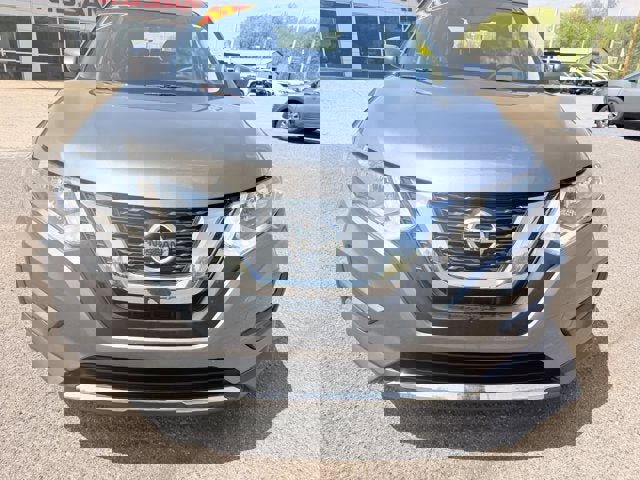 Used 2017 Nissan Rogue S image 2