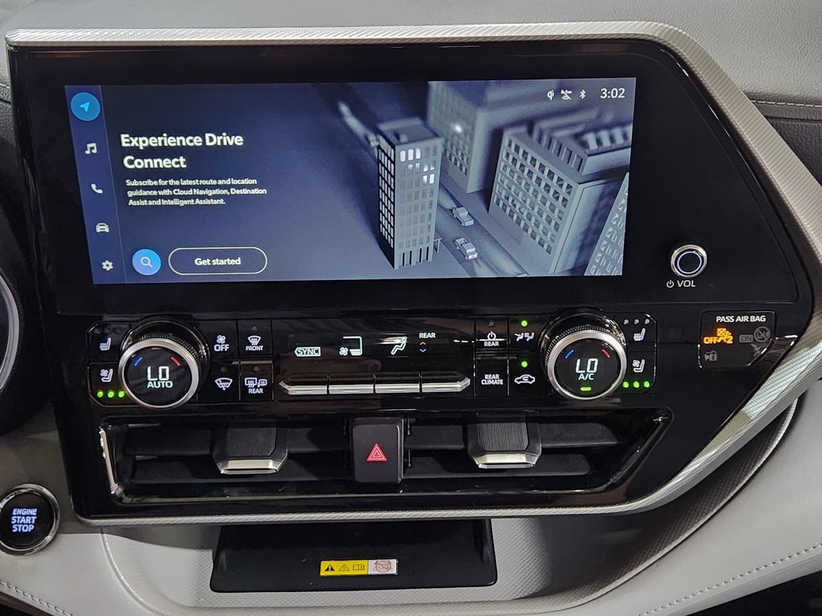 Used 2023 Toyota Highlander Platinum FWD image 35