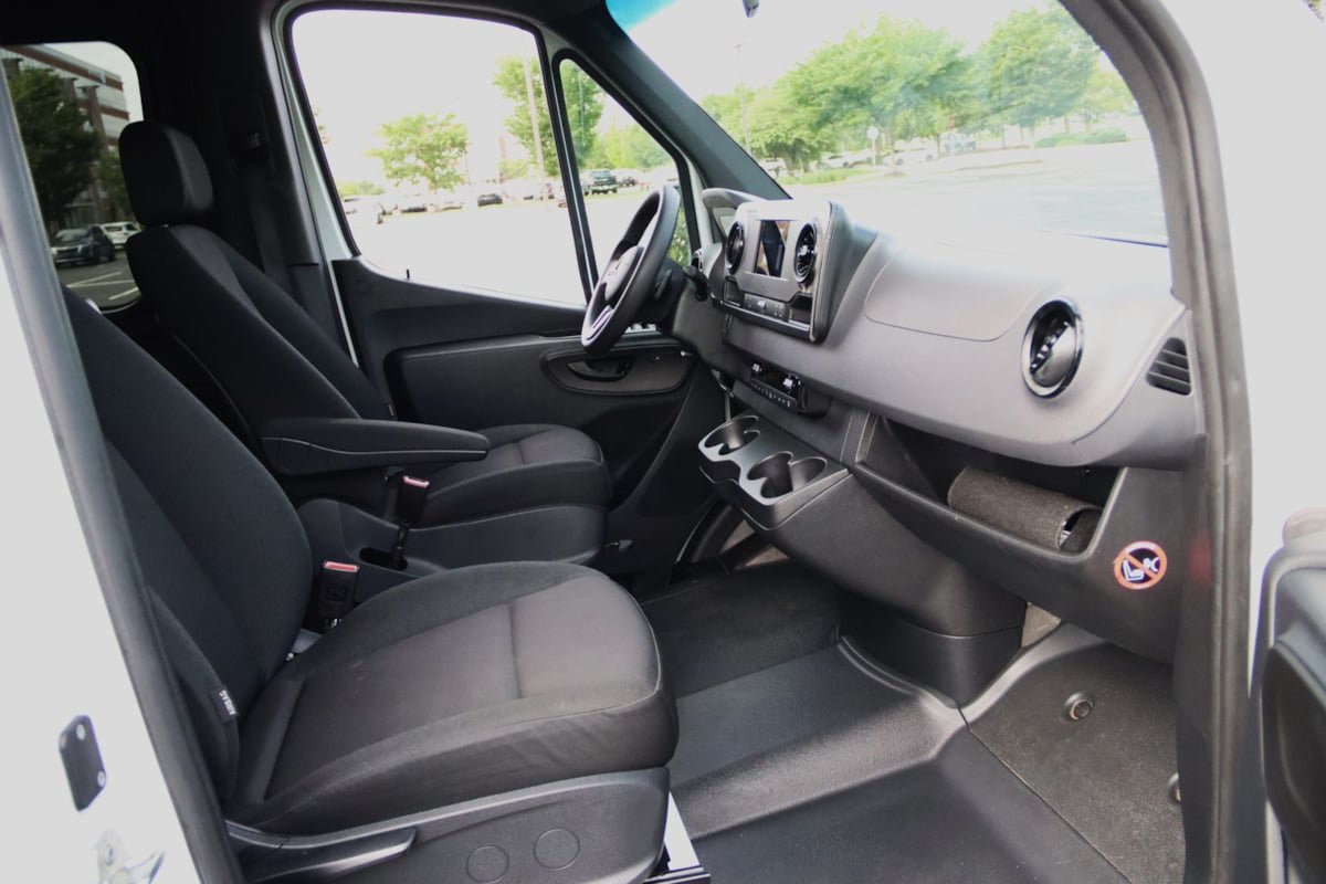 Used 2024 Mercedes-Benz Sprinter 2500 image 32