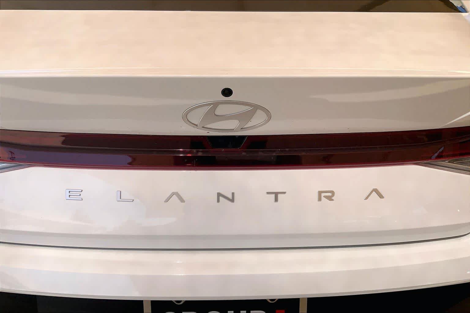 New 2026 Hyundai Elantra SE FWD image 15