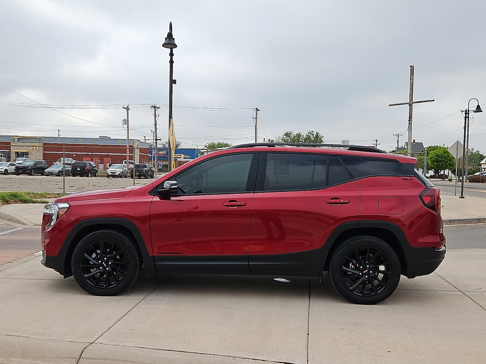 Used 2024 GMC Terrain SLT w/ Elevation Edition image 2