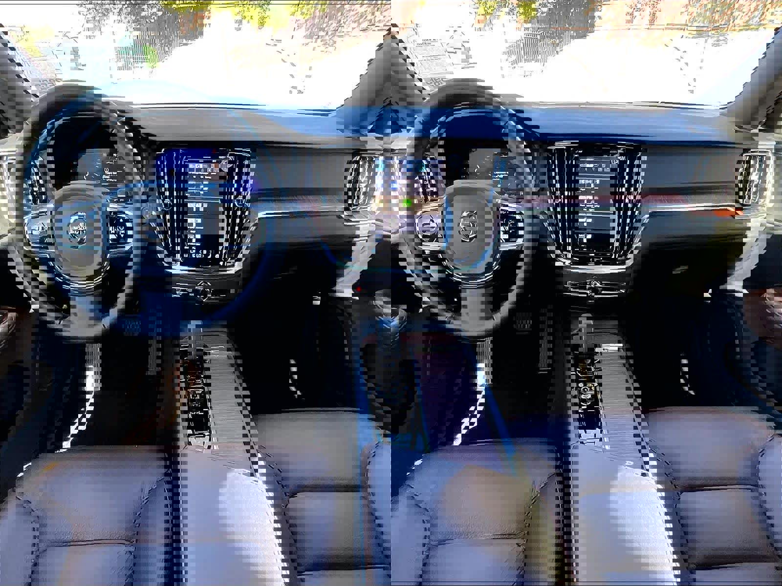 Used 2025 Volvo V60 B5 Cross Country Plus image 18