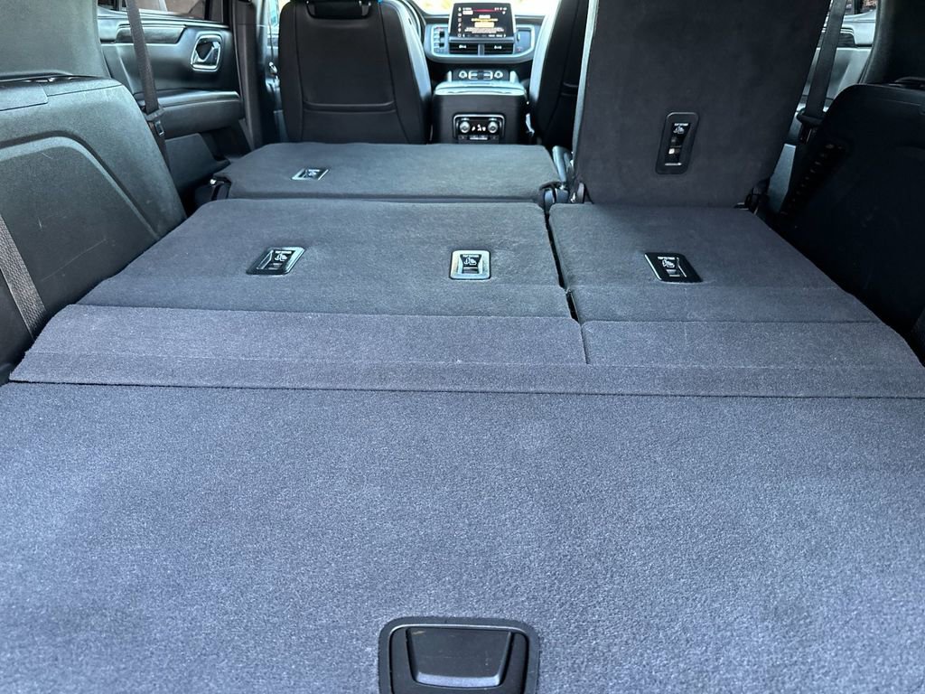Used 2023 GMC Yukon SLT w/ SLT Premium Package image 17