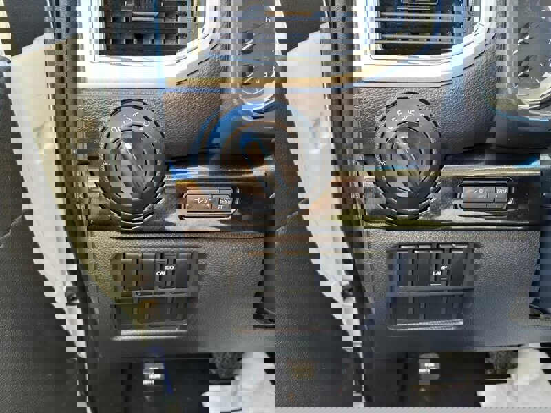 Used 2017 Nissan Titan SV RWD image 35