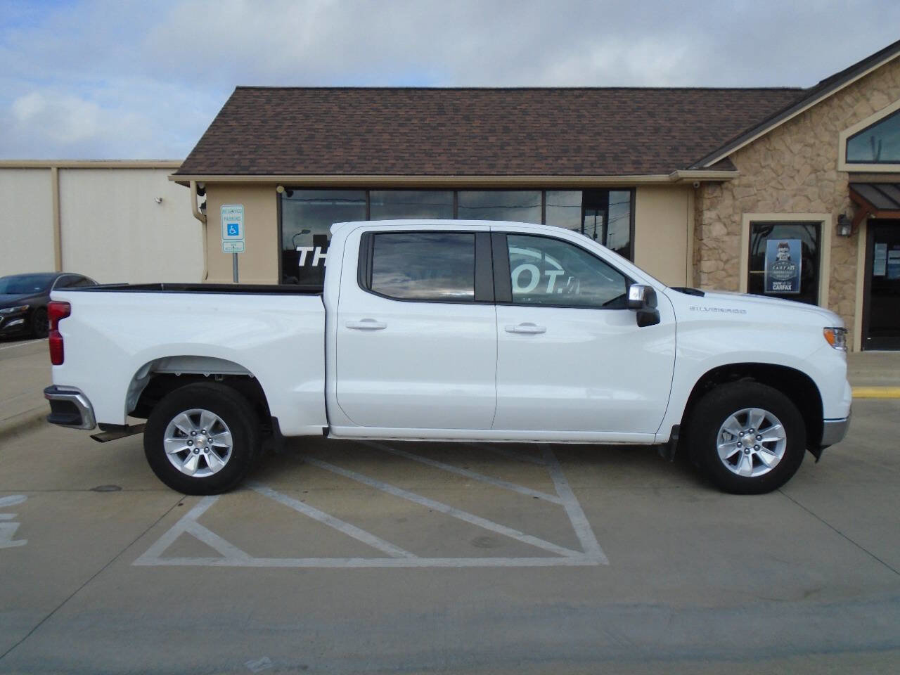 Used 2025 Chevrolet Silverado 1500 LT RWD image 5