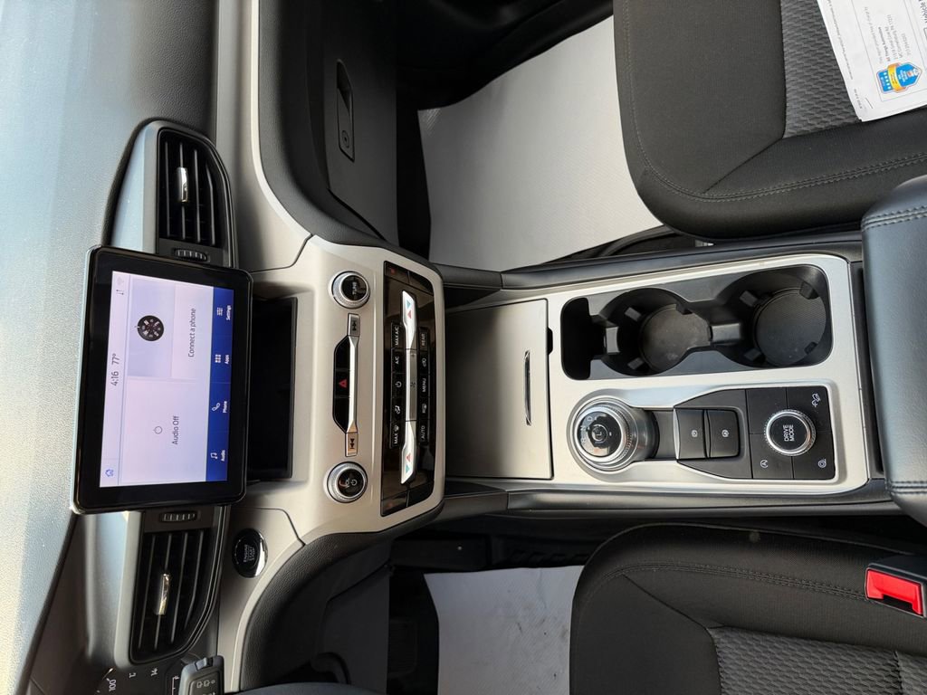 Used 2024 Ford Explorer XLT image 18