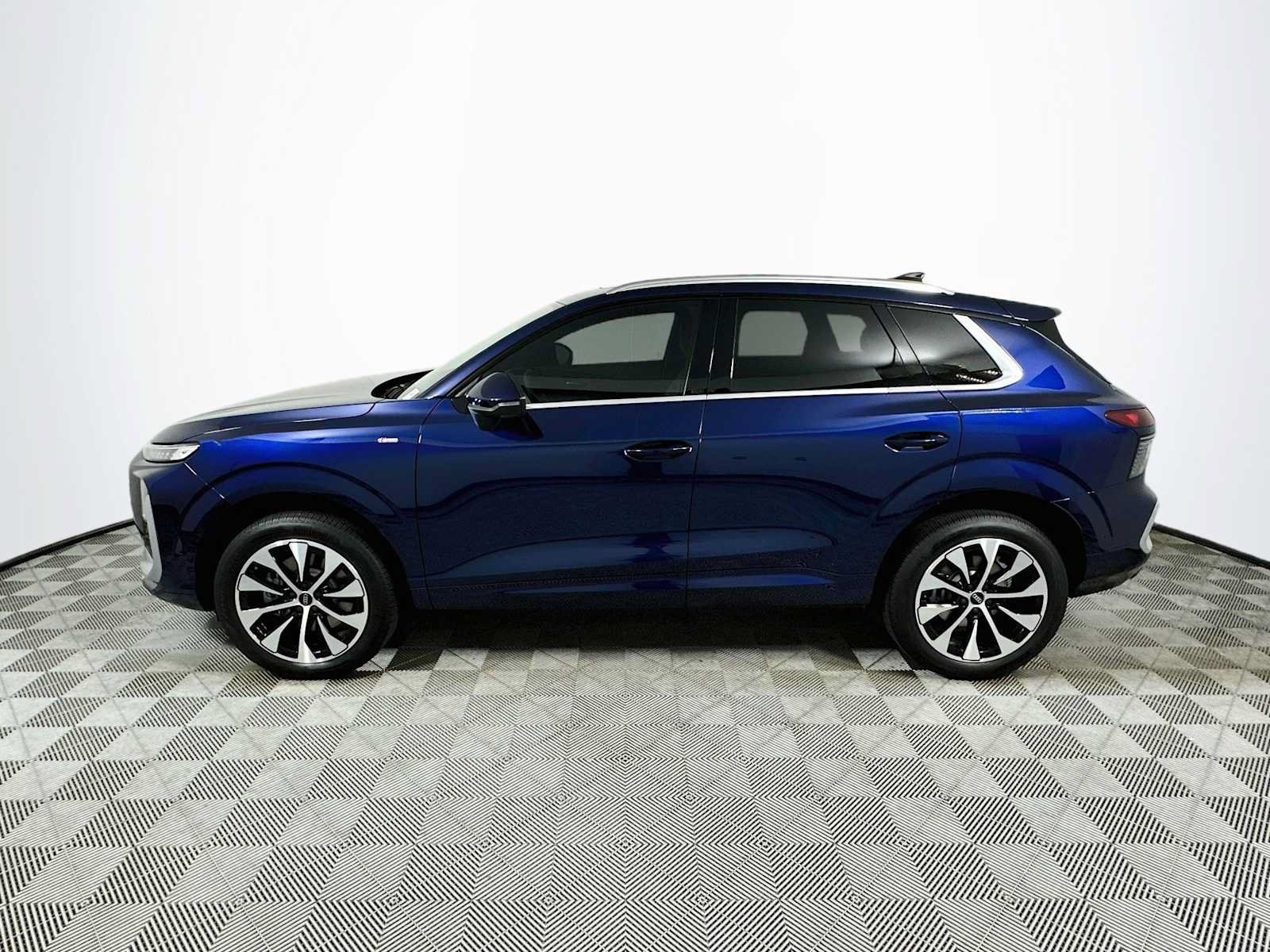 New 2026 Audi Q3 quattro 2.0T AWD/4WD image 4