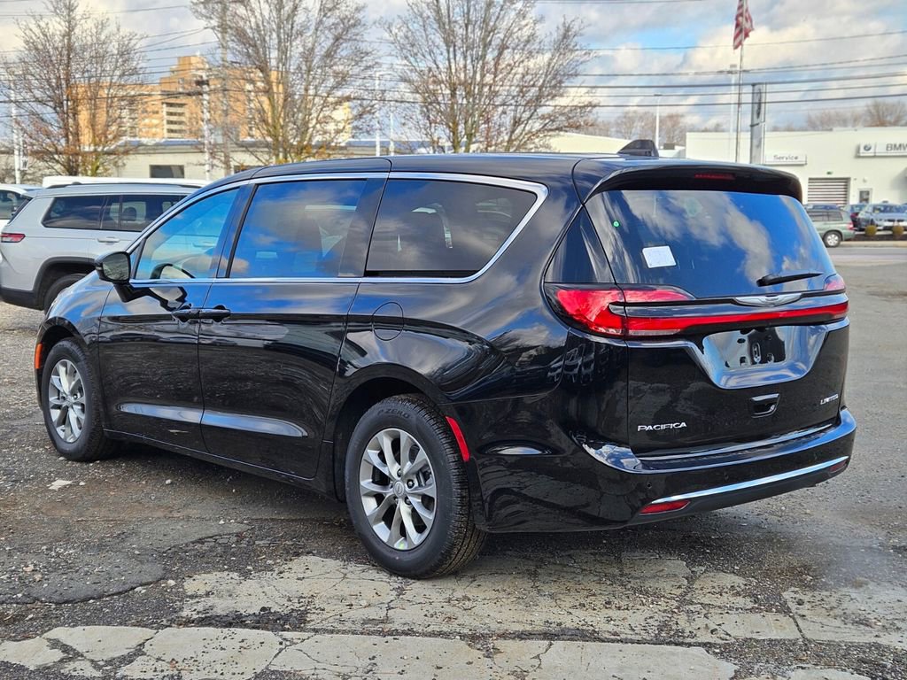 New 2026 Chrysler Pacifica Limited image 3