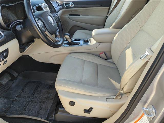 Used 2020 Jeep Grand Cherokee Laredo AWD/4WD image 15