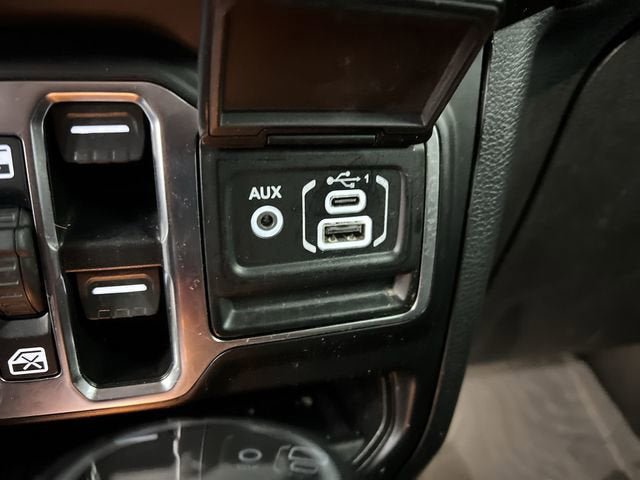 Used 2021 Jeep Wrangler Unlimited Sahara image 34